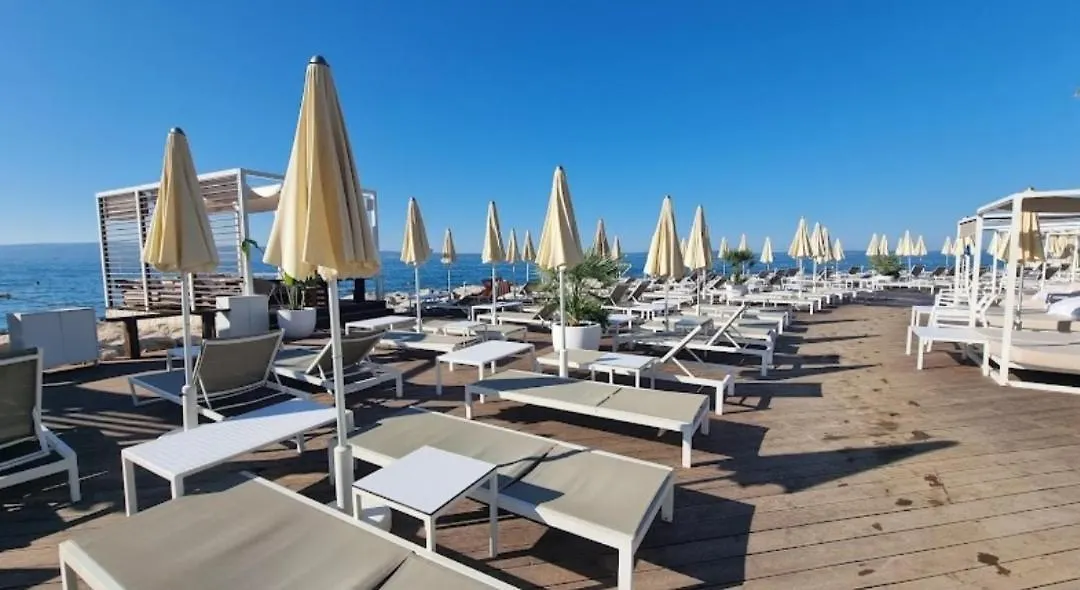 Apartment Paolo By The Beach Znjan Split
