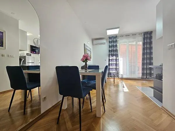 Apartment Paolo By The Beach Znjan Split