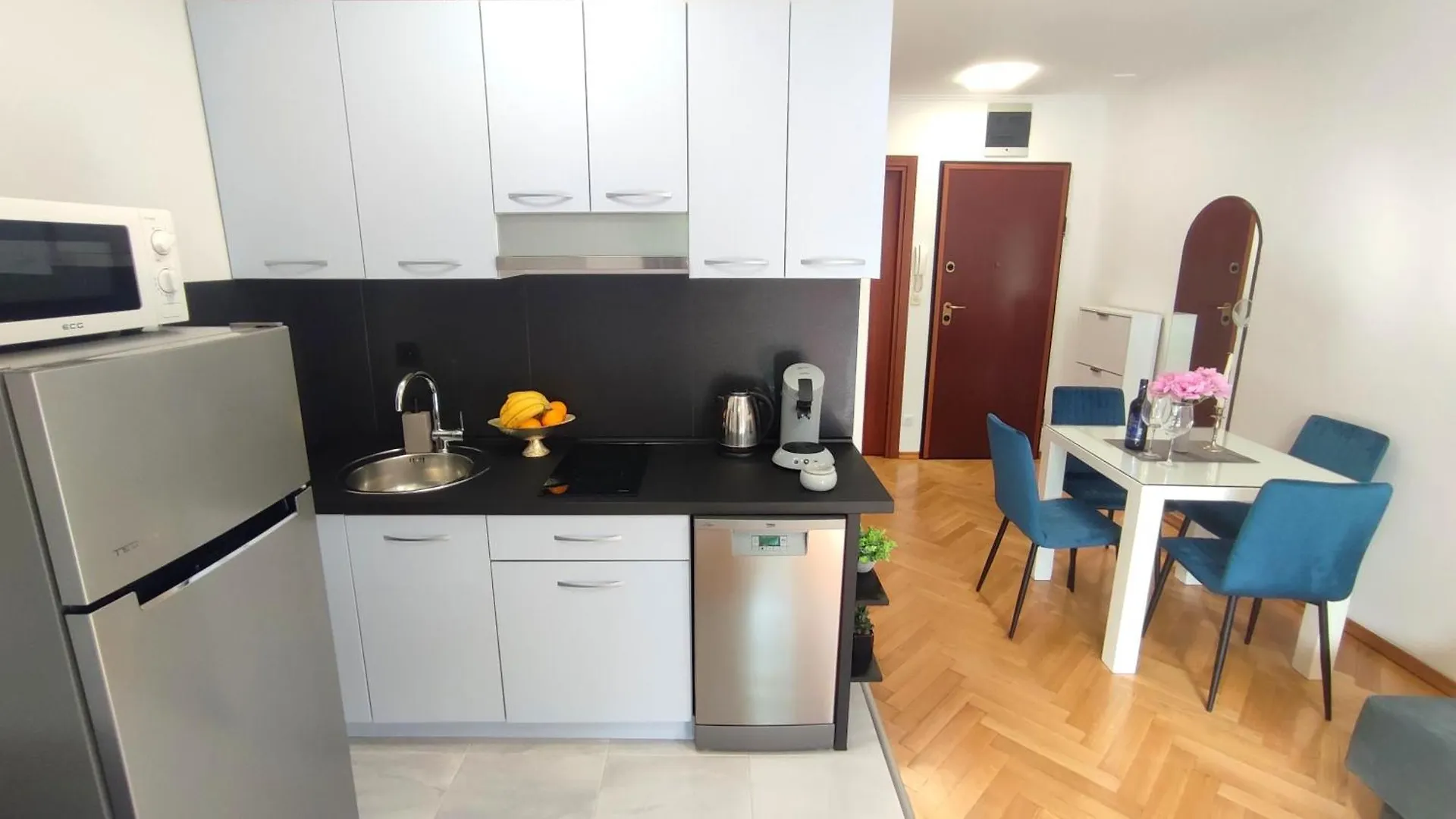 Apartment Paolo By The Beach Znjan Split