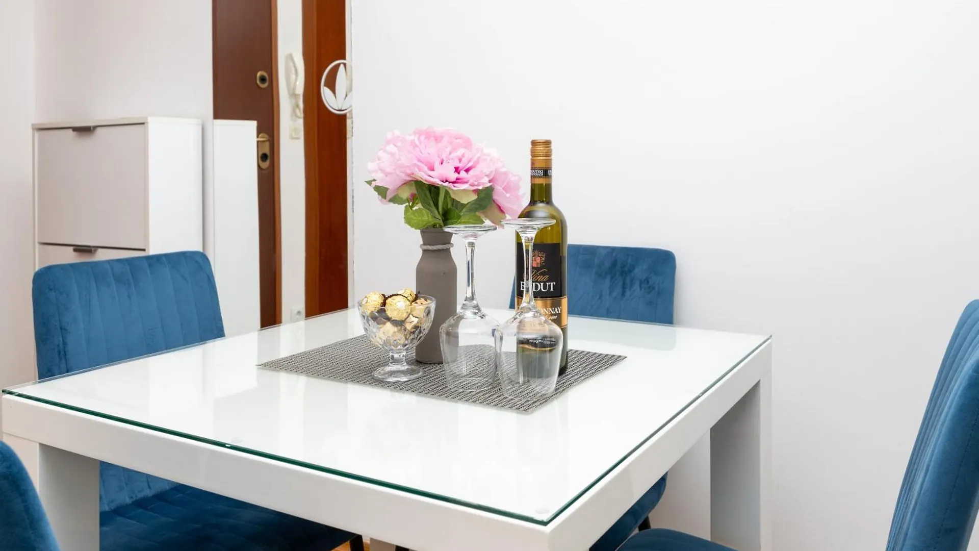 Apartment Paolo By The Beach Znjan Split