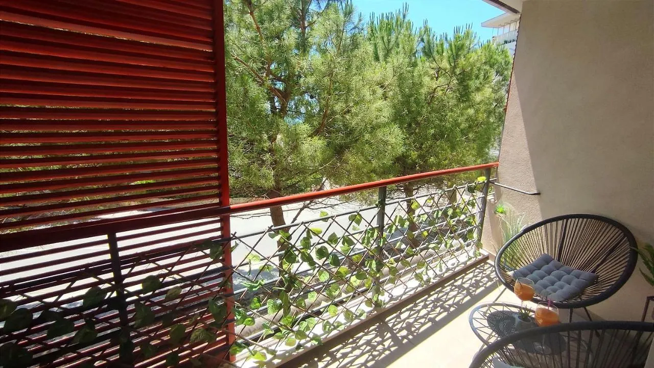 Apartment Paolo By The Beach Znjan Split
