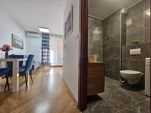 Apartment Paolo By The Beach Znjan Split