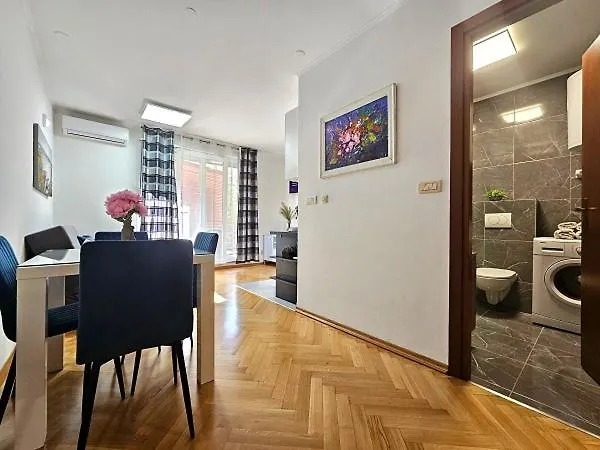 Apartment Paolo By The Beach Znjan Split