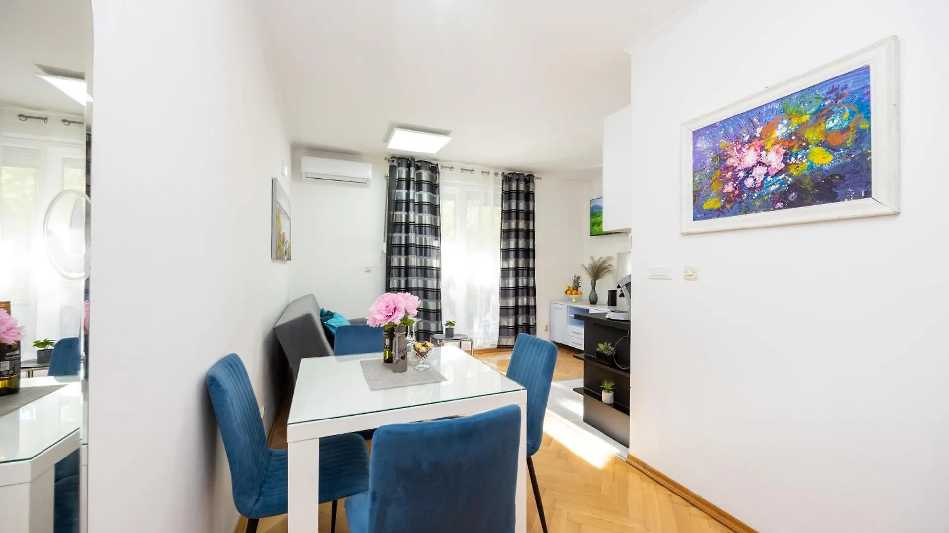Apartment Paolo By The Beach Znjan Split Croatia