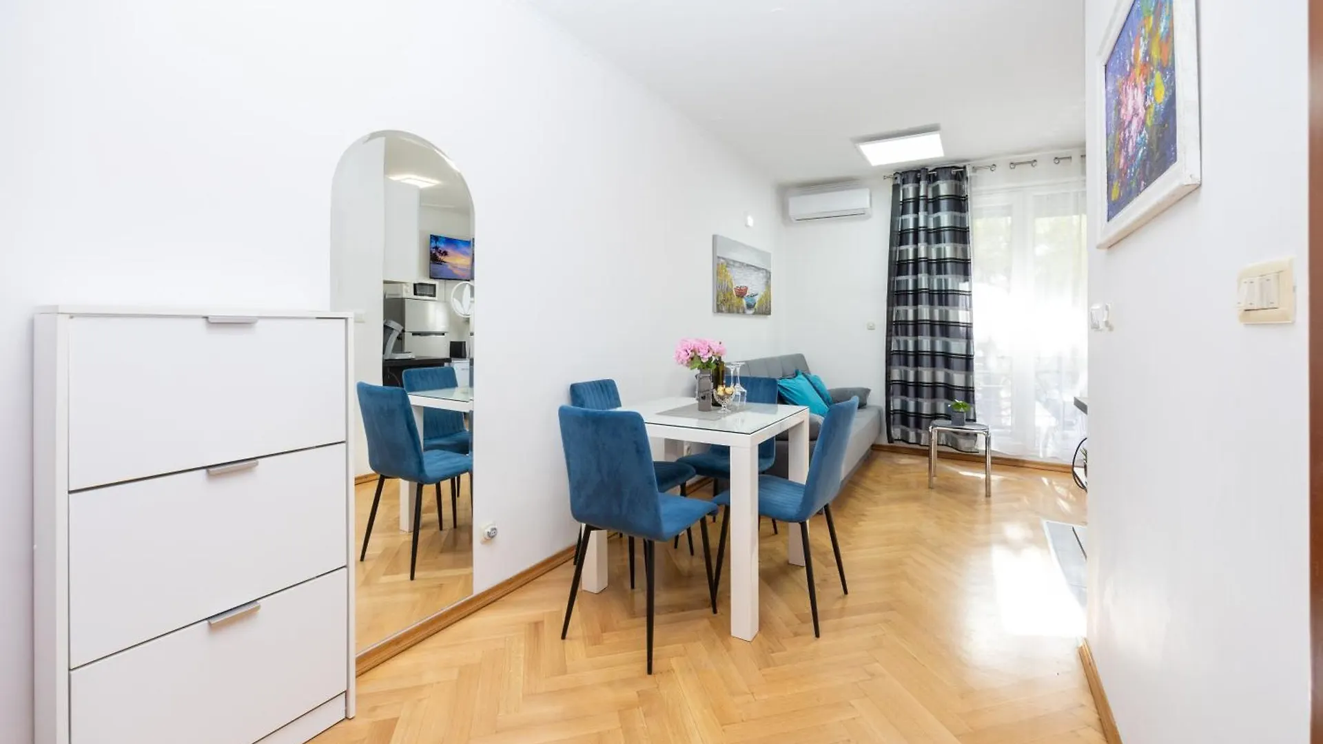 Apartment Paolo By The Beach Znjan Split Croatia