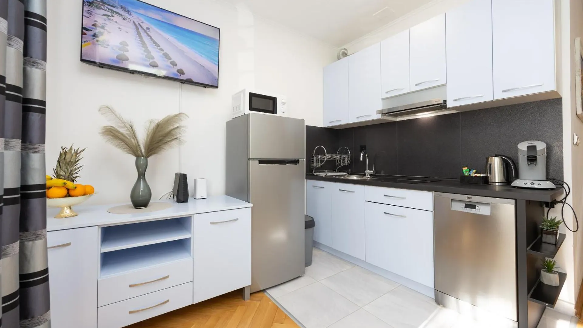 Apartment Paolo By The Beach Znjan Split