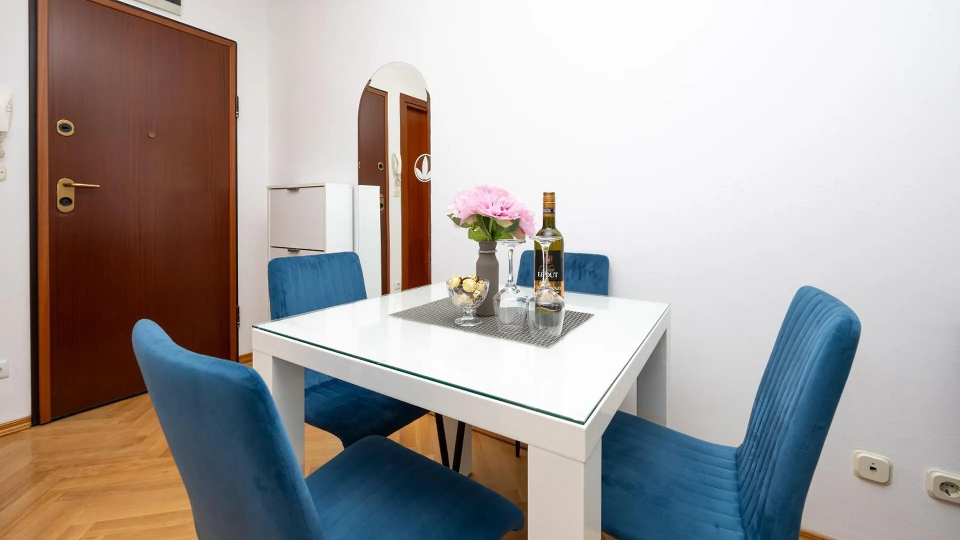 Apartment Paolo By The Beach Znjan Split